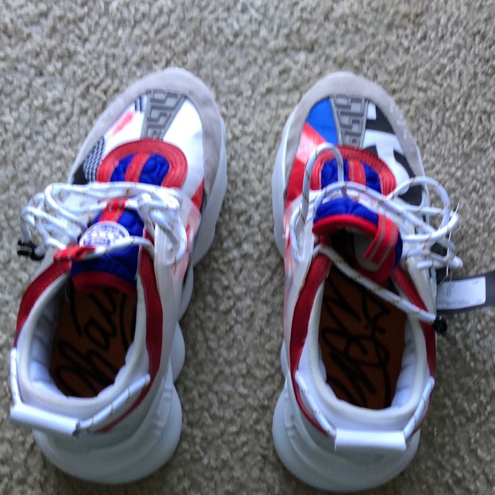 Versace chain reaction